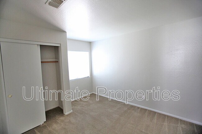 Building Photo - 12203 W Windrose Dr