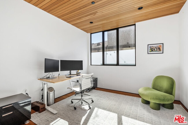 Building Photo - 303 Windward Ave