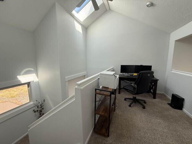 Building Photo - 3 Cinder Ln