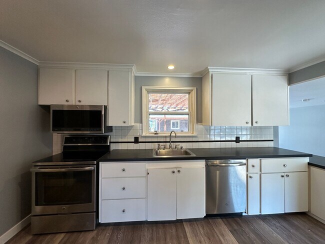 Building Photo - 2414 W. Bruneau Ave. 4 Bedroom, 2 bath!