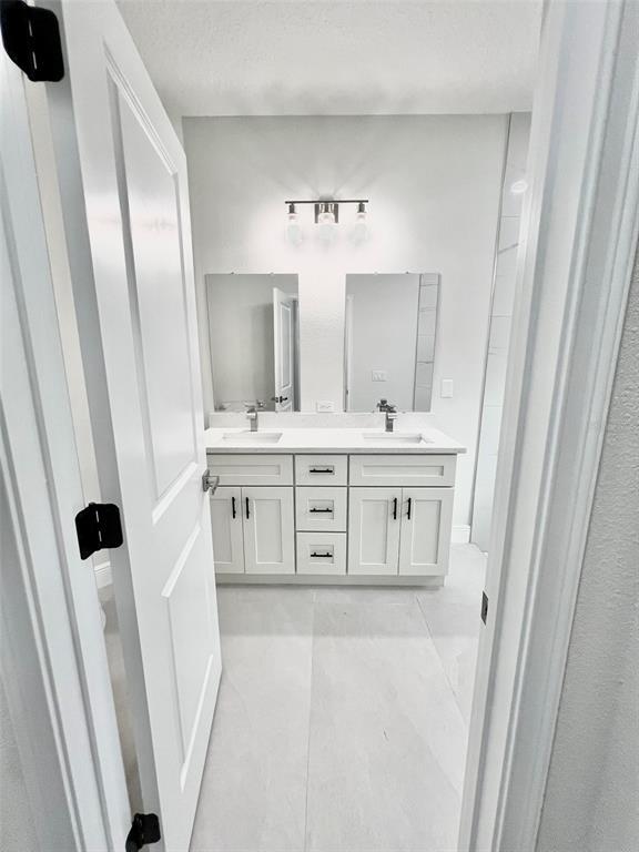 Building Photo - 5 Fisher Pl Dr