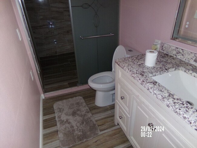 Building Photo - 4bd 1ba Home