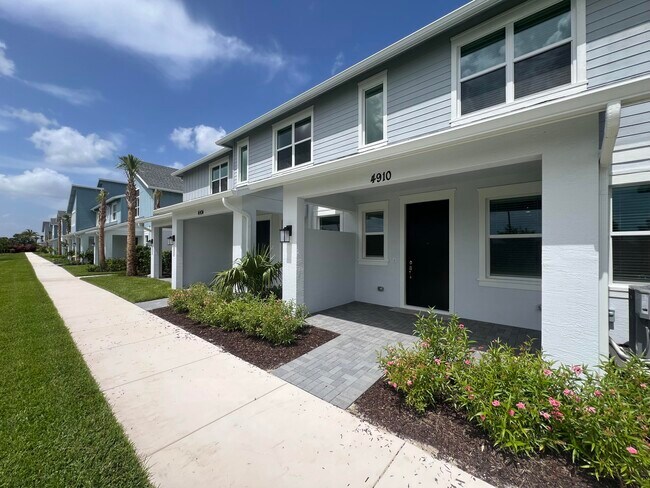 Building Photo - 4910 Longwood Lake Sq