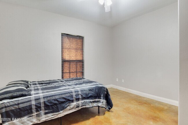 Building Photo - 209 Stoneridge Dr