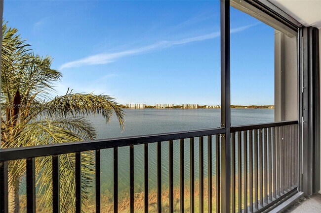 Building Photo - 117 Lake Emerald Dr