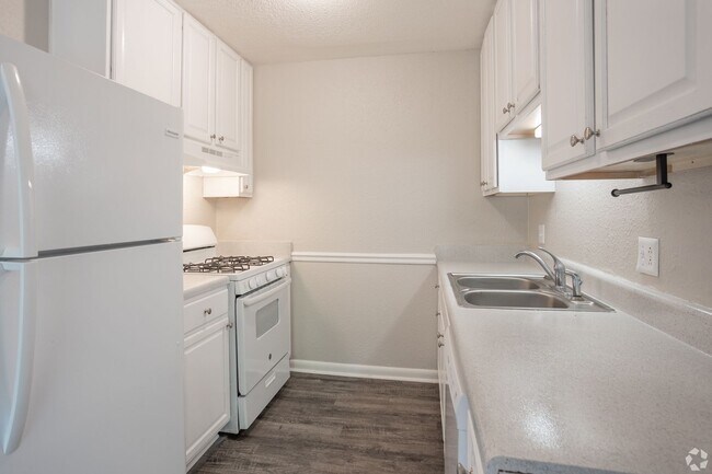 Building Photo - 25 Creekside Cir