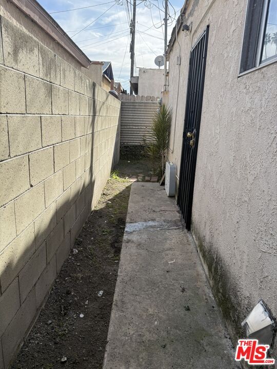 Building Photo - 5042 Ferndale St