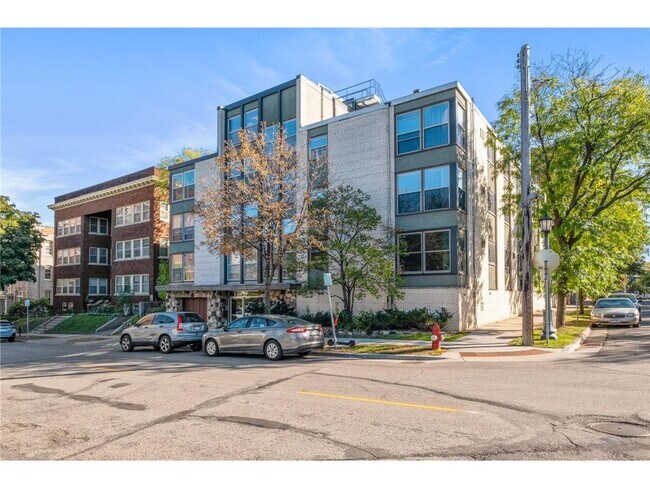 Building Photo - 821 Douglas Ave