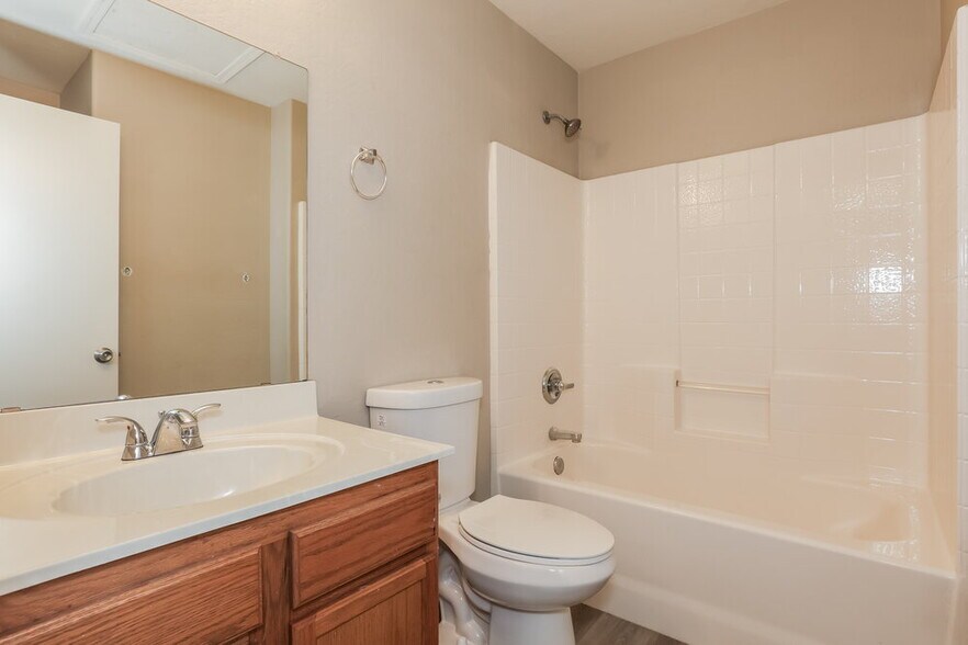 Building Photo - 32647 N Cherry Creek Rd