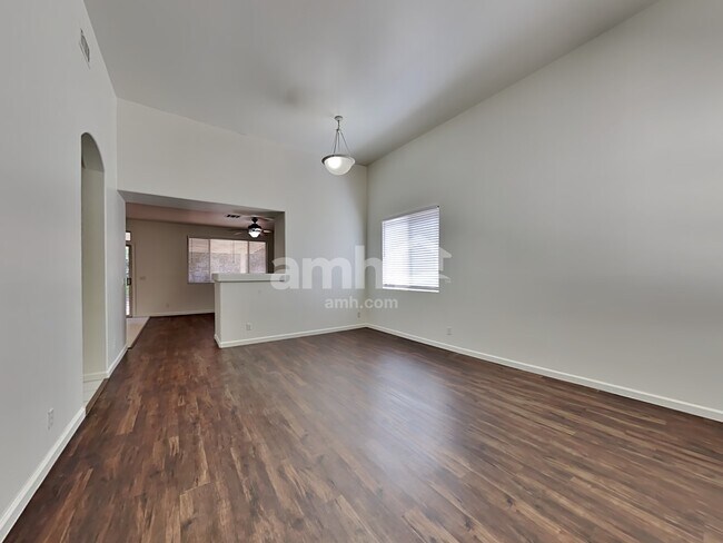 Building Photo - 541 Kavanagh Pl