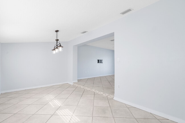 Building Photo - 4420 W Fair Oaks Ave