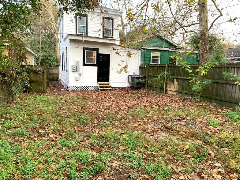 Building Photo - 1605 Grove St