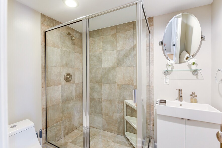 Hallway bathroom - 1337 Harvard St NW