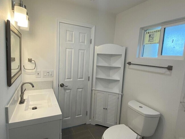 Building Photo - 137 Carnation Ave