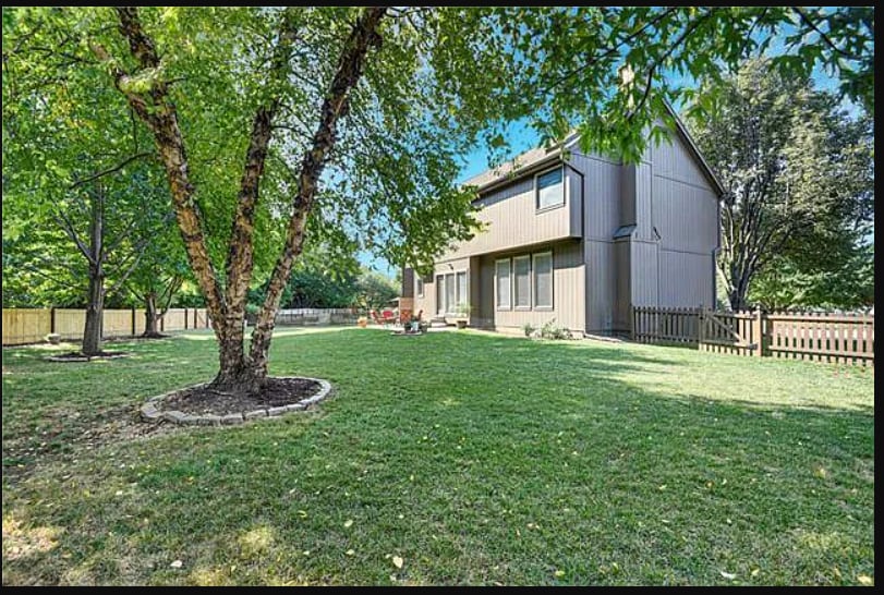 Building Photo - 8000 W 146th St
