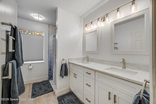 Building Photo - 212 3rd Ave