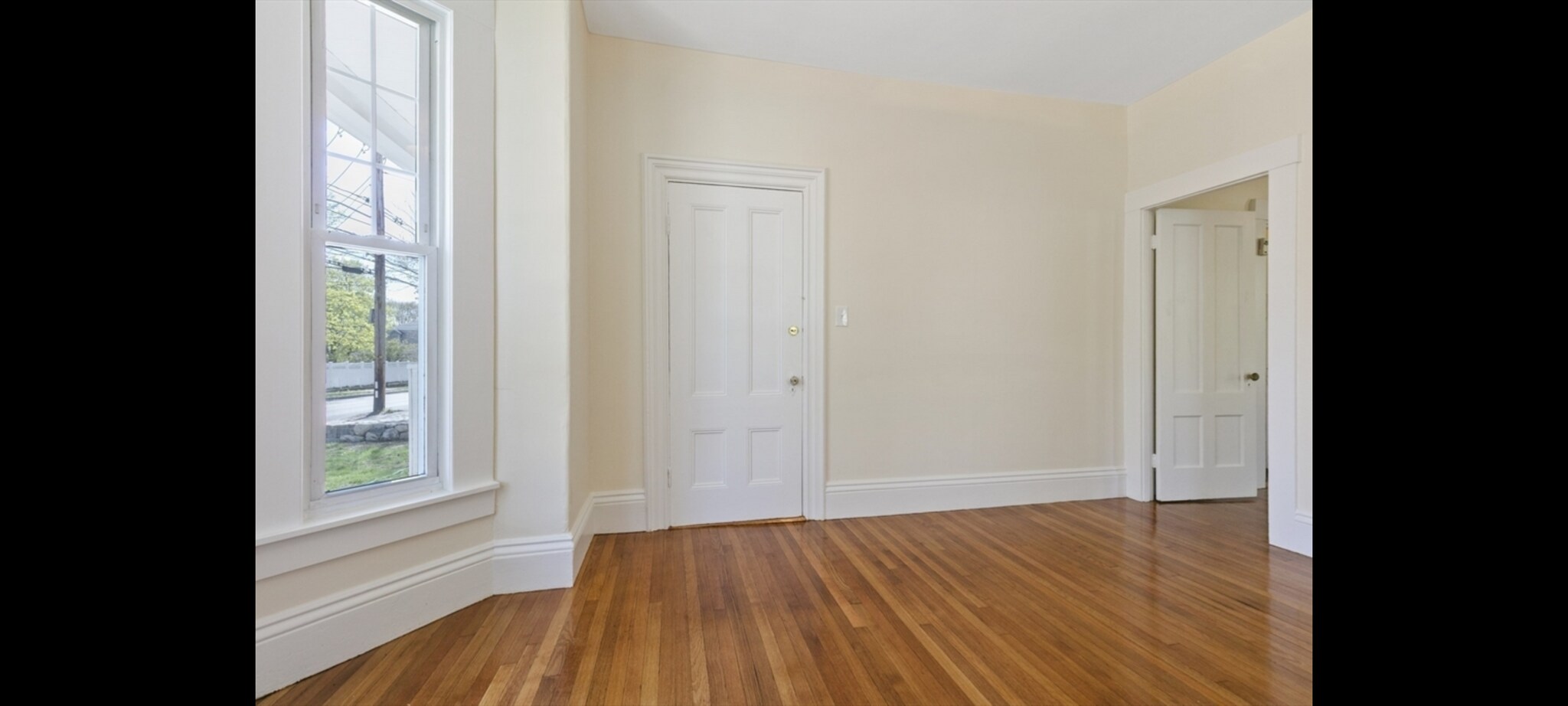Building Photo - 106 Elm St