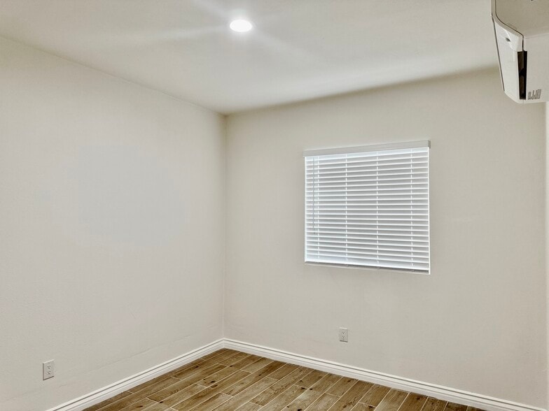 Room2 - 7445 Rhea Ave