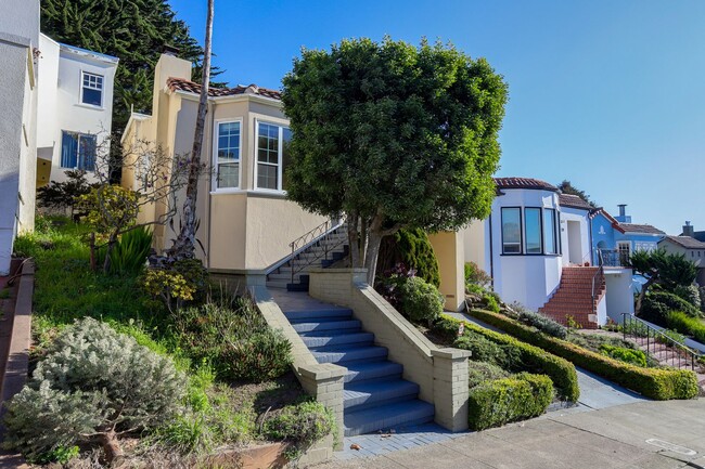 Building Photo - 3 Bed / 2 Bath charming home in upscale neighborhood near Glen Park. YouTube Tour!!