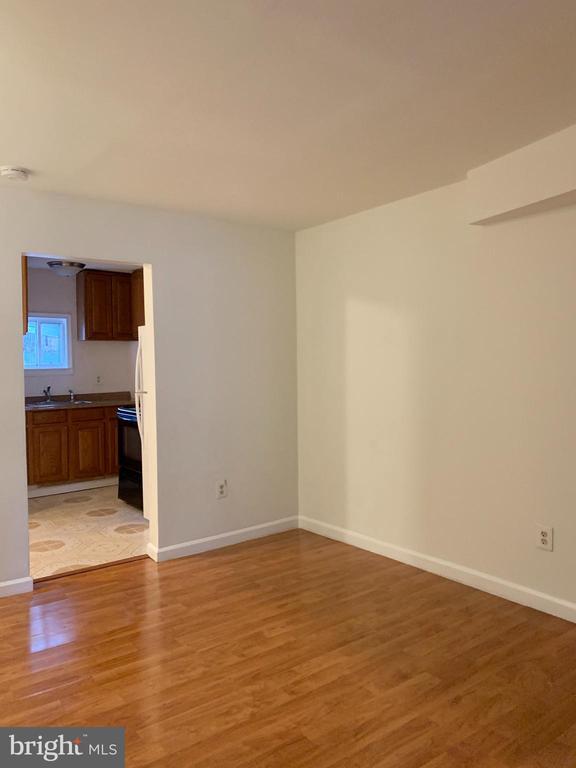 Building Photo - 221 Baker St