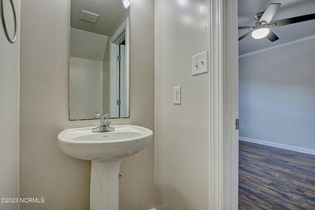 Building Photo - 202 Bridgewood Dr