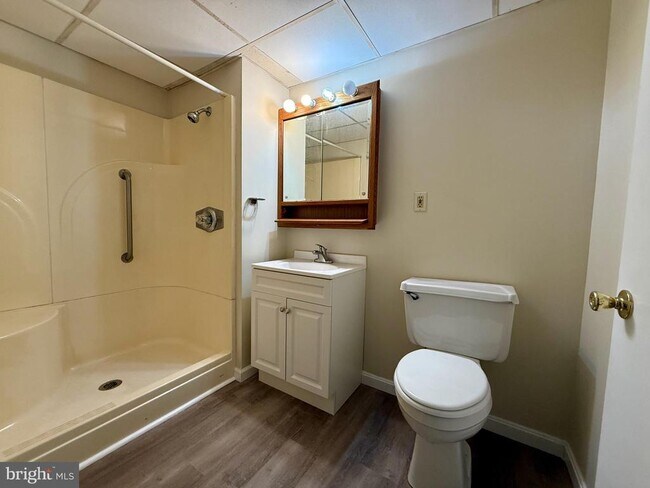 Building Photo - 2008 Ewald Ave