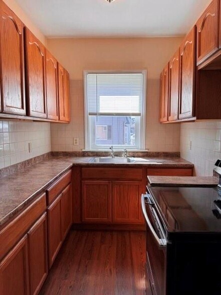 Building Photo - 31 Potter St