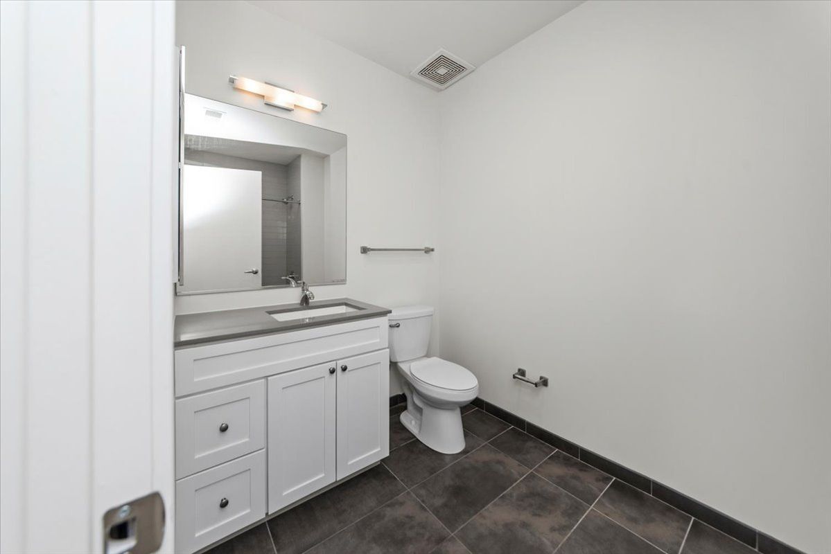 Building Photo - 830 N Milwaukee Ave