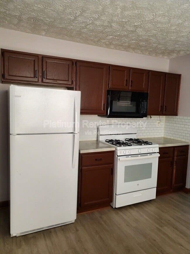 Building Photo - 1331 Bailing Dr