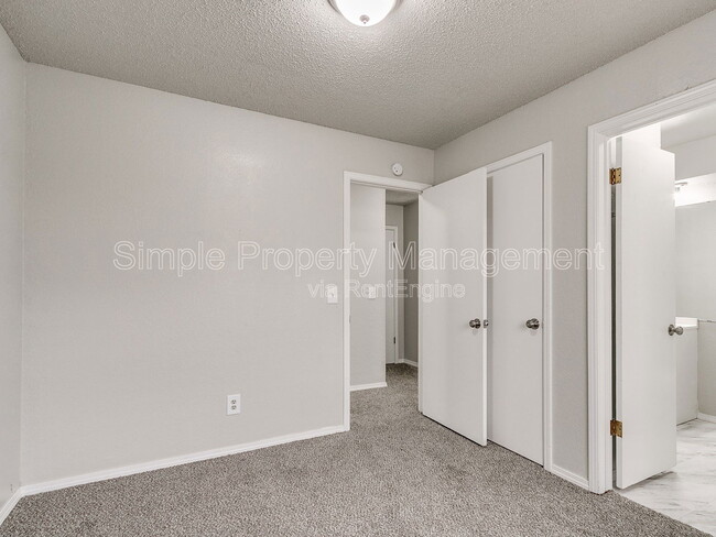 Building Photo - 8506 Candlewood Dr