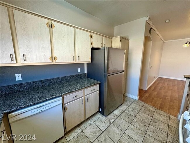 Building Photo - 3BEDROOM CONDO IN 89108