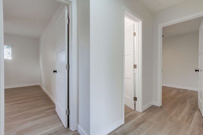 Building Photo - Charming Fully Remodeled 3-Bedroom Home in...