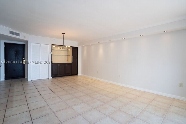 Building Photo - 555 NE 30th St