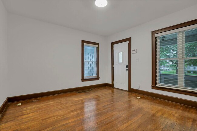 Building Photo - 1349 N 6th St