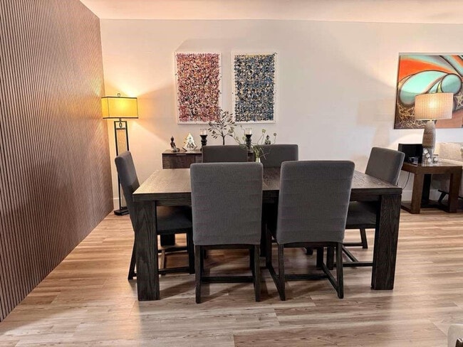 Building Photo - 2651 S Palm Aire Dr