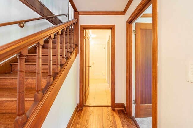 Building Photo - Luxurious Portland Heights home tucked away on a private street on nearly half an acre.