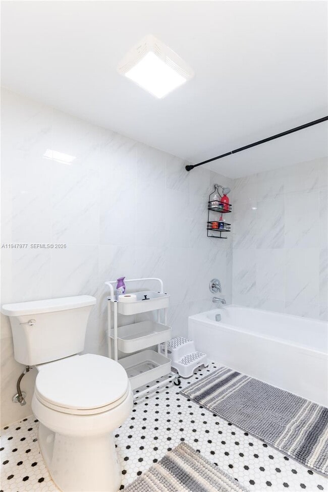 Building Photo - 290 174th St St