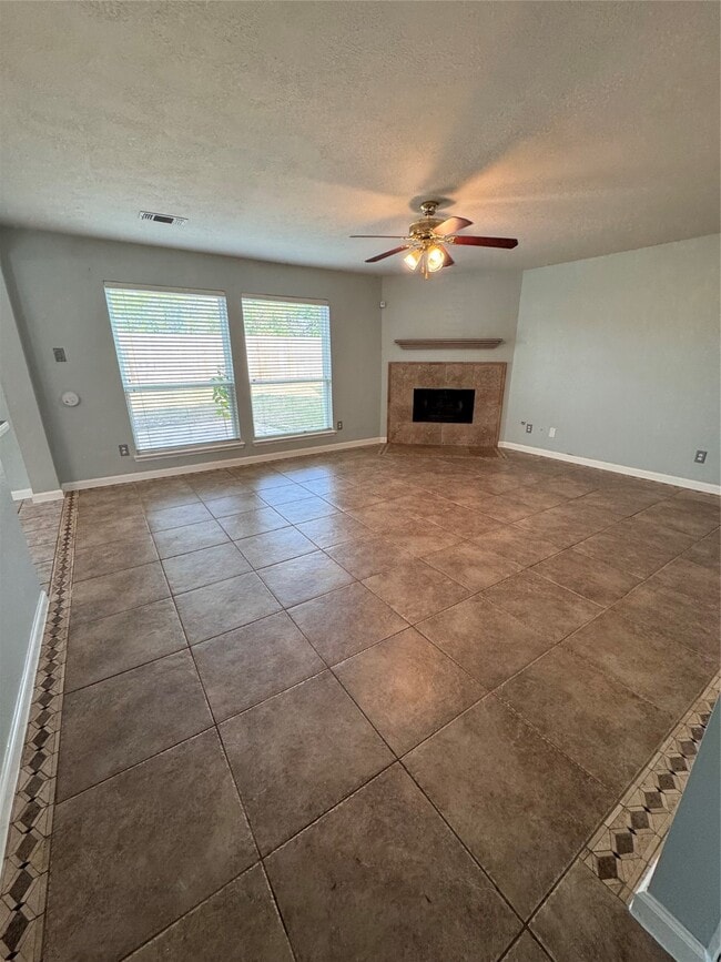 Building Photo - 14614 Vaughnville Dr