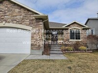 Building Photo - Come Check Out This Newly Updated 5 Bedroo...