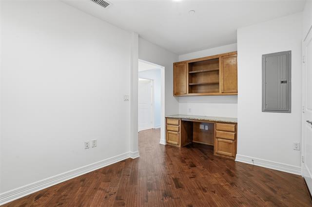 Building Photo - 500 Throckmorton St