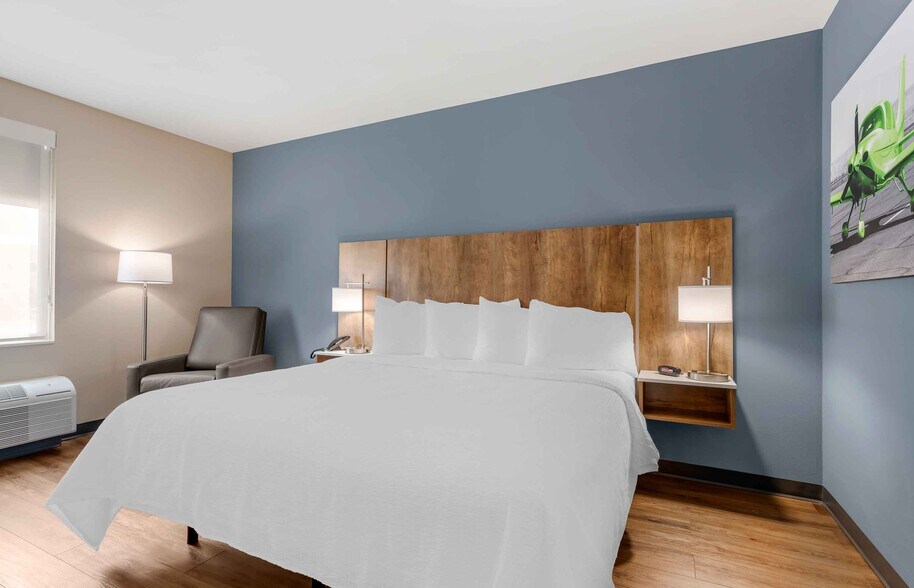 Building Photo - Furnished Studio-Phoenix - Chandler - Airport