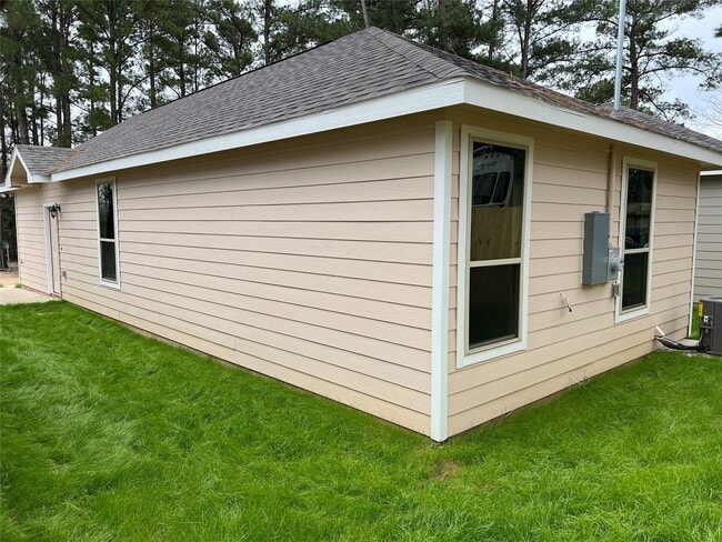 Building Photo - 11595 Persimmon St