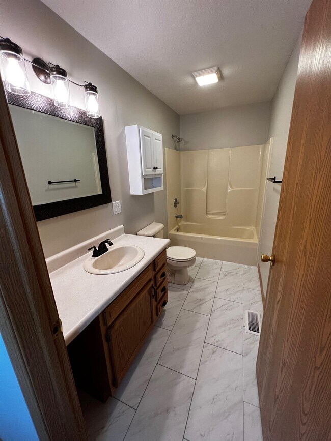 Building Photo - 731 S Sandusky St