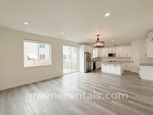 Building Photo - 2545 Natola Dr SE