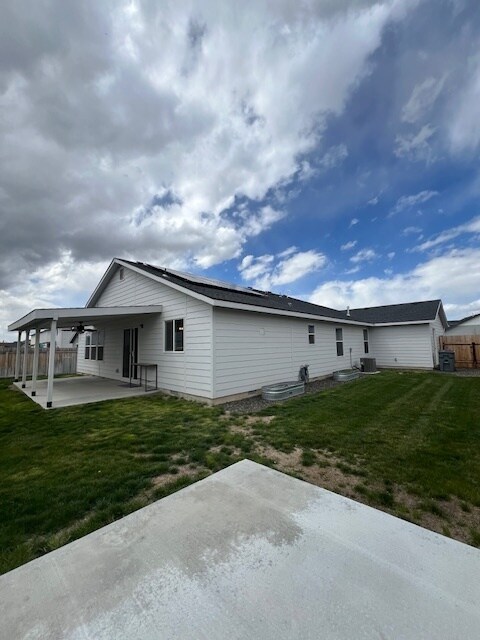 Building Photo - 4 Bed 2 Bath Home in Nampa!