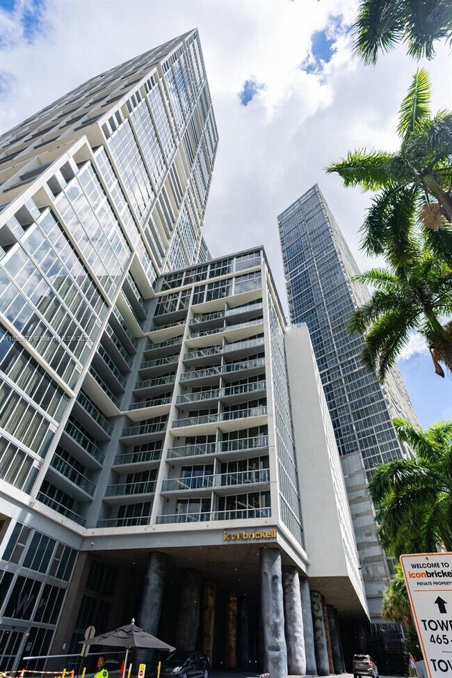 Building Photo - 495 Brickell Ave