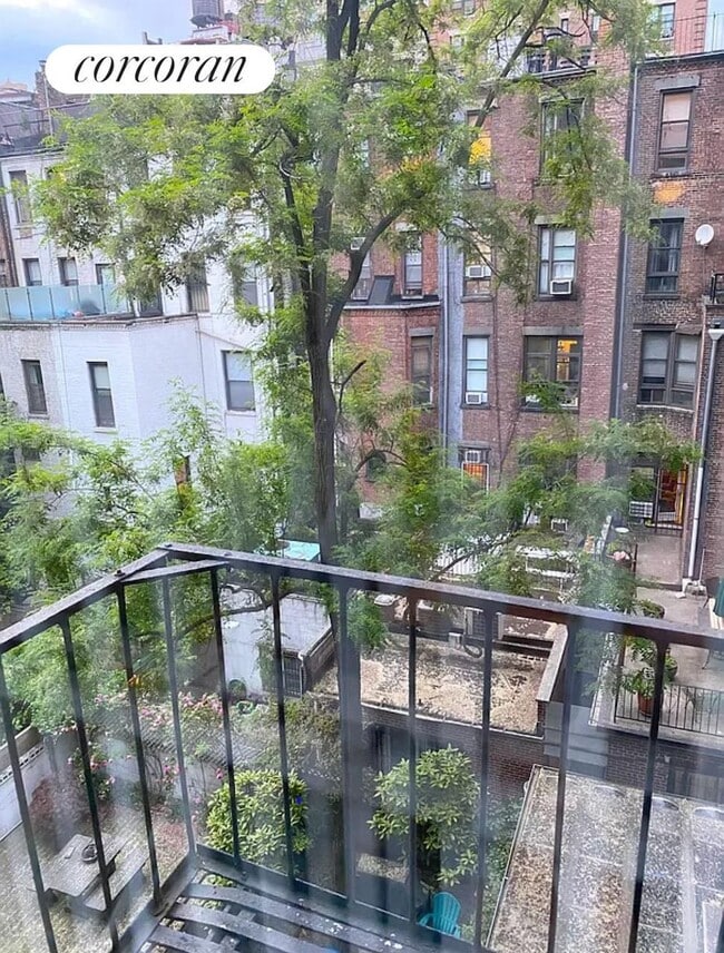 Building Photo - 103 W 70th St