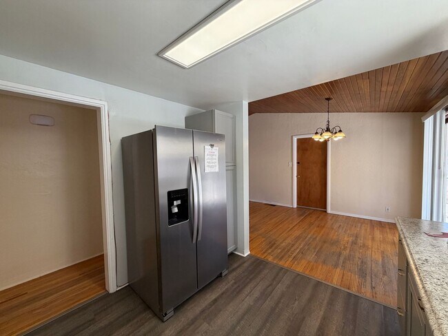 Building Photo - 2838 La Veta Dr