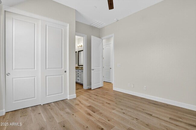 Building Photo - 10997 N 137th St
