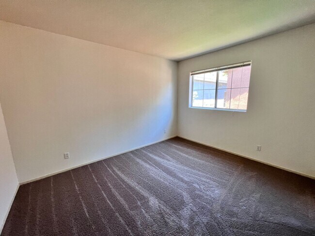 Building Photo - Newer Single Family Home in gated Union City
